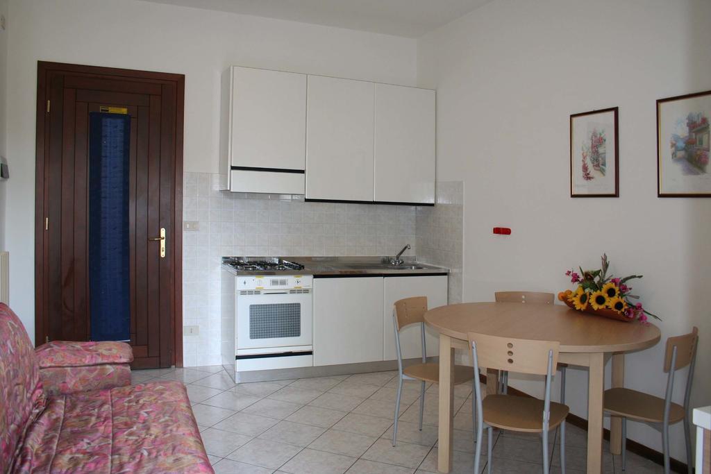 Viviana Apartment Линяно Сабиадоро Стая снимка