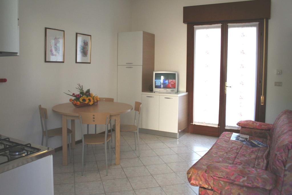 Viviana Apartment Линяно Сабиадоро Стая снимка