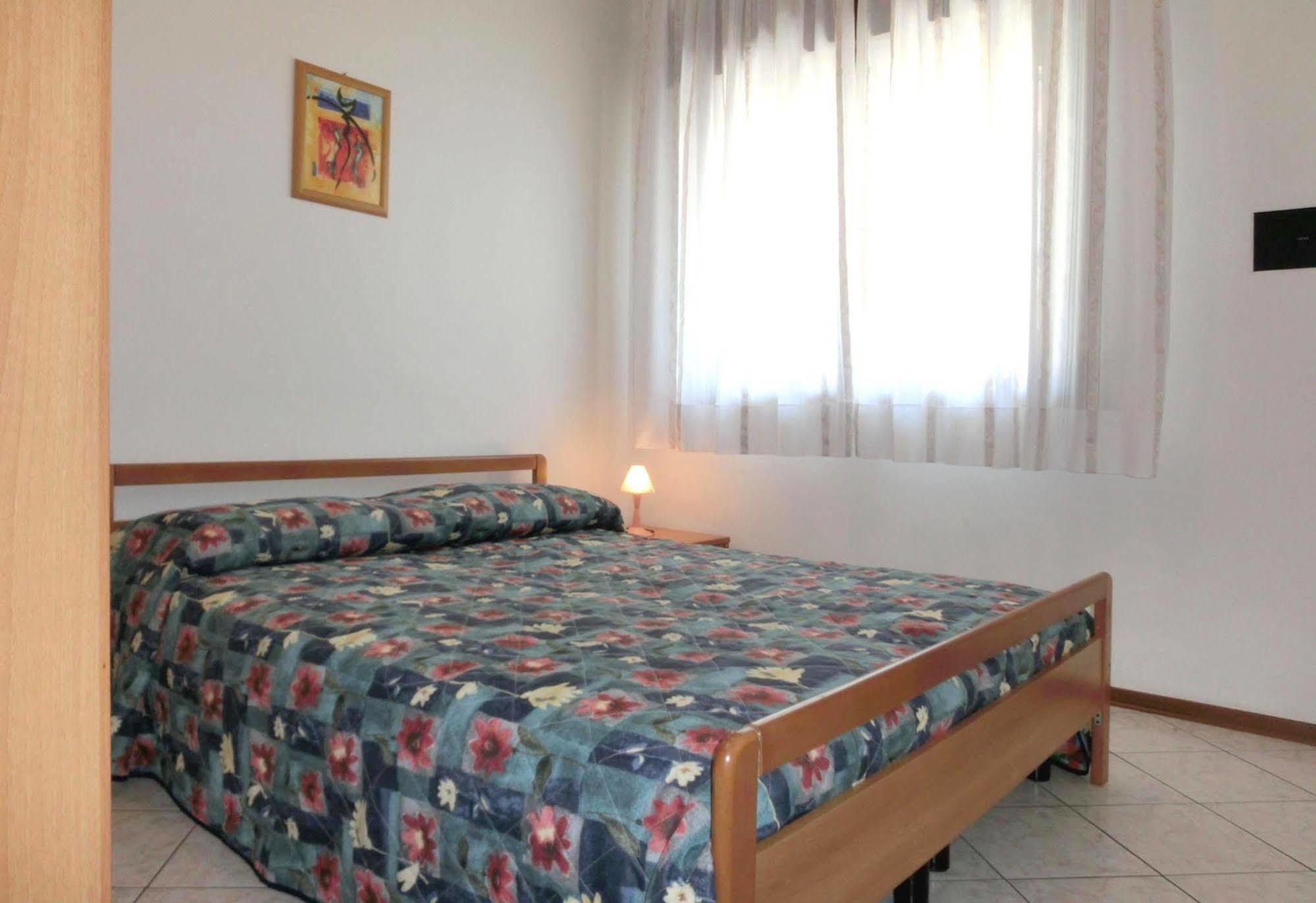 Viviana Apartment Линяно Сабиадоро Екстериор снимка